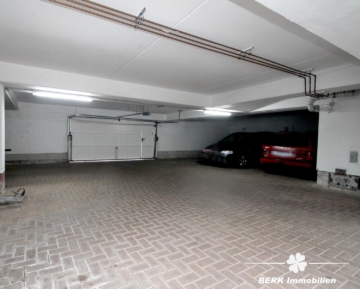 BERK Immobilien – Ihre erste Kapitalanlage – renovierte Dachgeschosswohnung - Tiefgaragenstellplätze (105201)