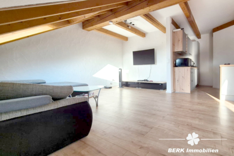 BERK Immobilien – Ihre erste Kapitalanlage – renovierte Dachgeschosswohnung - Wohnbereich (115406)
