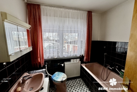 BERK Immobilien – Ländliches Anwesen mit Scheune, Garagen und viel Potenzial in Schippach - Bad EG (117439)