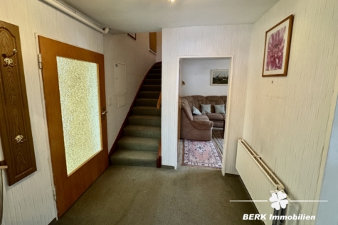 BERK Immobilien – Ländliches Anwesen mit Scheune, Garagen und viel Potenzial in Schippach - Flur (117435)