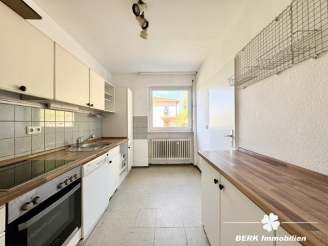 RESERVIERT – BERK Immobilien – Charmantes Einfamilienhaus in idyllischer Hanglage von Rothenbuch - Küche (117669)