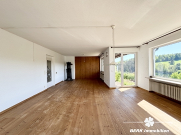 BERK Immobilien – Charmantes Einfamilienhaus in idyllischer Hanglage von Rothenbuch - Wohnen (104521)