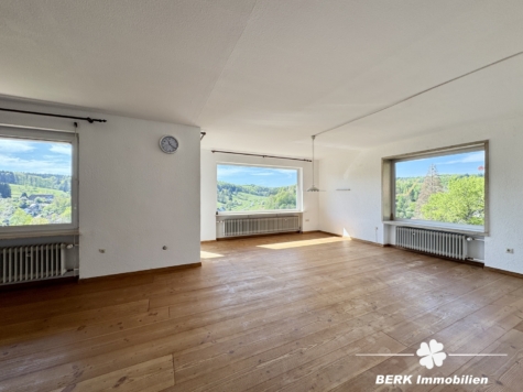 RESERVIERT – BERK Immobilien – Charmantes Einfamilienhaus in idyllischer Hanglage von Rothenbuch - Wohnen (117662)