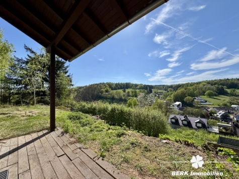 RESERVIERT – BERK Immobilien – Charmantes Einfamilienhaus in idyllischer Hanglage von Rothenbuch - Terasse (117674)