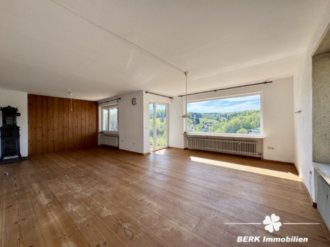 RESERVIERT – BERK Immobilien – Charmantes Einfamilienhaus in idyllischer Hanglage von Rothenbuch - Wohnen (117660)