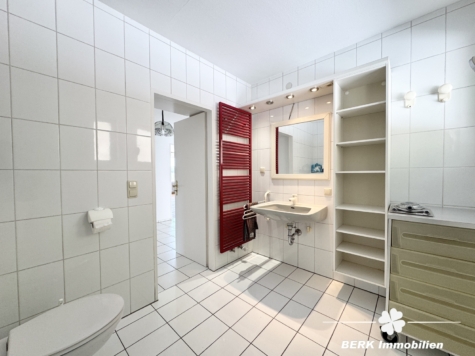 RESERVIERT – BERK Immobilien – Charmantes Einfamilienhaus in idyllischer Hanglage von Rothenbuch - Bad (117671)