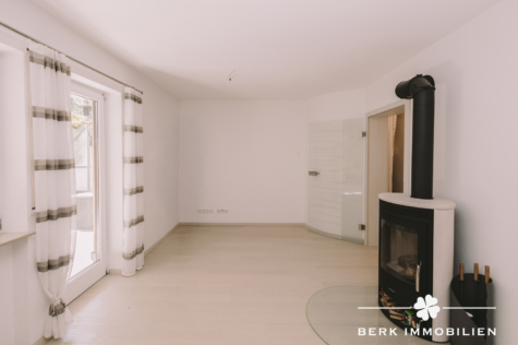 BERK Immobilien – Maisonettewohnung zentral gelegen mit besonderer Privatsphäre und Blick ins Grüne - Wohnzimmer (127150)