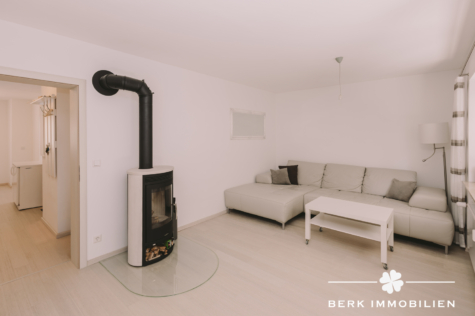 BERK Immobilien – Maisonettewohnung zentral gelegen mit besonderer Privatsphäre und Blick ins Grüne - Wohnzimmer (127149)