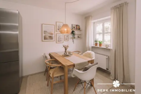 BERK Immobilien – Maisonettewohnung zentral gelegen mit besonderer Privatsphäre und Blick ins Grüne - KI Beispielbild (131085)