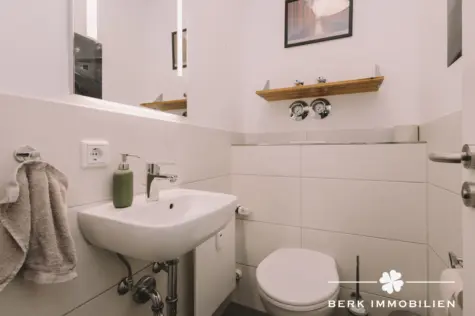 BERK Immobilien – Maisonettewohnung zentral gelegen mit besonderer Privatsphäre und Blick ins Grüne - Gäste WC (130737)