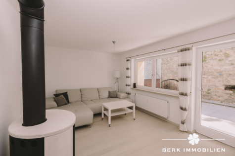 BERK Immobilien – Maisonettewohnung zentral gelegen mit besonderer Privatsphäre und Blick ins Grüne - Wohnzimmer (127148)
