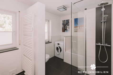 BERK Immobilien – Maisonettewohnung zentral gelegen mit besonderer Privatsphäre und Blick ins Grüne - Badezimmer (127159)