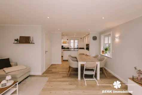 BERK Immobilien – Stilvoll kernsaniertes Einfamilienhaus in ruhiger Lage von Grünmorsbach - Essen EG (131442)