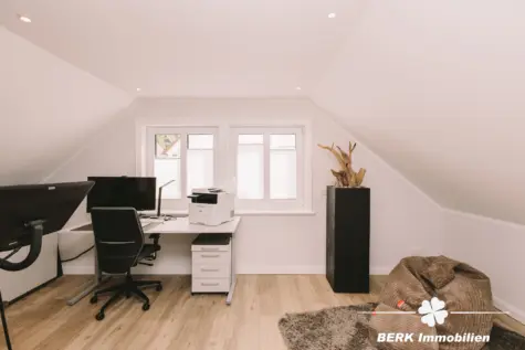 BERK Immobilien – Stilvoll kernsaniertes Einfamilienhaus in ruhiger Lage von Grünmorsbach - Schlafen 3 OG (131451)