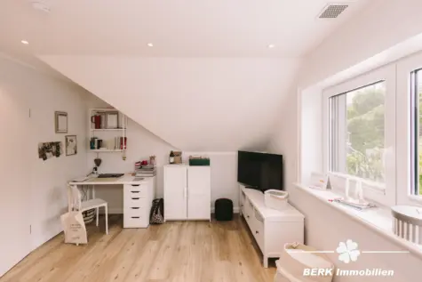 BERK Immobilien – Stilvoll kernsaniertes Einfamilienhaus in ruhiger Lage von Grünmorsbach - Schlafen 4 OG (131452)