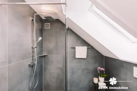 BERK Immobilien – Stilvoll kernsaniertes Einfamilienhaus in ruhiger Lage von Grünmorsbach - Bad OG (131454)
