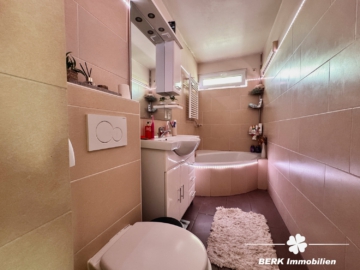 BERK Immobilien – Großzügige Eigentumswohnung mit Weitblick und TG-Stellplatz - Badezimmer II (106253)