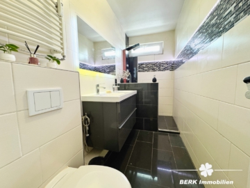 BERK Immobilien – Großzügige Eigentumswohnung mit Weitblick und TG-Stellplatz - Badezimmer I (106252)