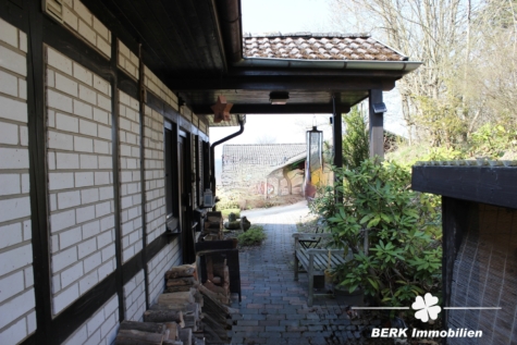 BERK Immobilien – Ferienhaus mit Wintergarten & tollem Ausblick - Hauseingang (118995)