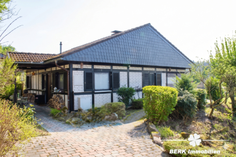 BERK Immobilien – Ferienhaus mit Wintergarten & tollem Ausblick - Außenansicht - KI bearbeitet (119897)