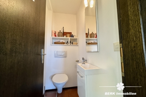 BERK Immobilien – Ferienhaus mit Wintergarten & tollem Ausblick - Gäste-WC (119012)