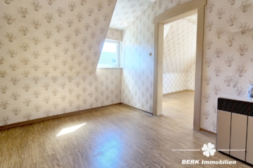 BERK Immobilien – Charmantes Einfamilienhaus mit Potenzial im Herzen von Stockstadt - Ankleidezimmer DG (106176)