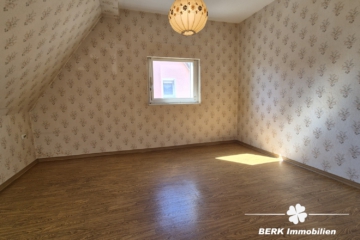 BERK Immobilien – Charmantes Einfamilienhaus mit Potenzial im Herzen von Stockstadt - Schlafzimmer DG (106177)
