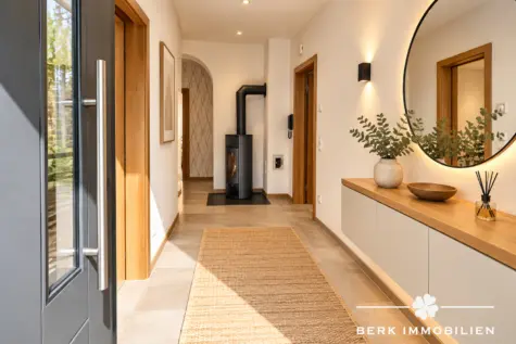 BERK Immobilien – Zweifamilienhaus mit Einliegerwohnung, Doppelgarage und Ausbaupotenzial - Eingangsbereich KI generiert (131653)