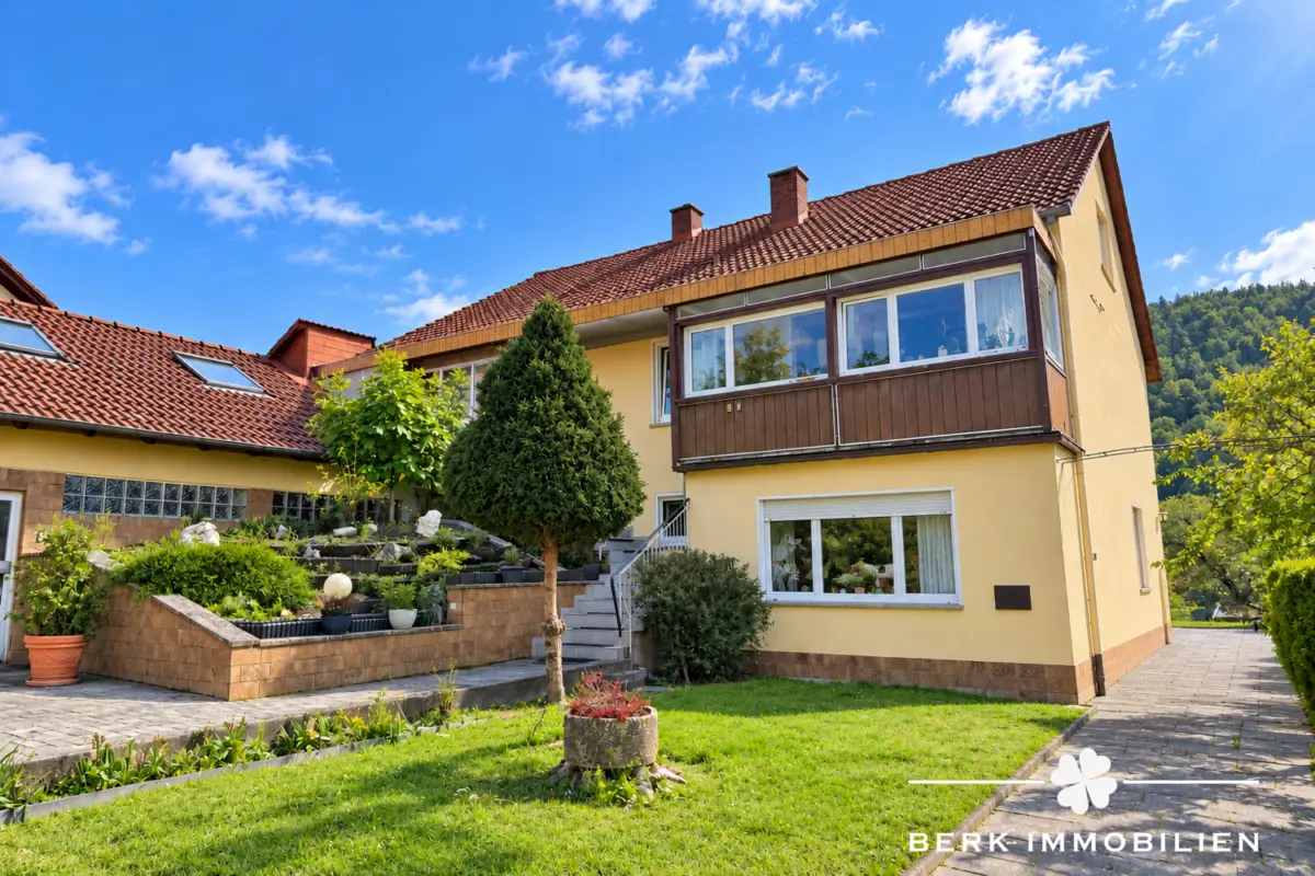 Sonniges Haus mit gepflegtem Garten