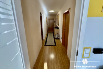 BERK Immobilien – großzügige Eigentumswohnung in zentraler Lage von Walldürn - Flur (110949)