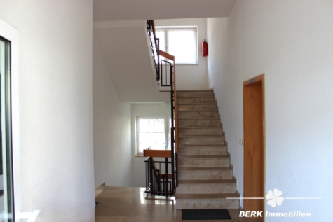 RESERVIERT – BERK Immobilien – großzügige Eigentumswohnung in zentraler Lage von Walldürn - Treppenhaus (118363)