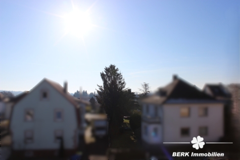 RESERVIERT – BERK Immobilien – großzügige Eigentumswohnung in zentraler Lage von Walldürn - Ausblick Balkon (118376)