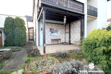 BERK Immobilien – Geräumige DHH sucht Handwerker! – Familienobjekt mit Garage und großzügigem Garten - Freisitz/ Terrasse (109876)