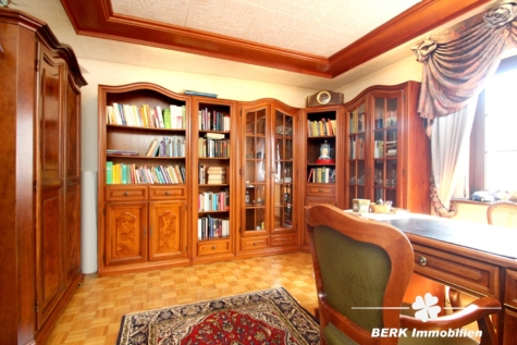 RESERVIERT – BERK Immobilien – Geräumige DHH sucht Handwerker! – Familienobjekt mit Garage und großzügigem Garten - Büro OG (117226)