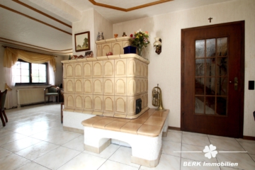 BERK Immobilien – Geräumige DHH sucht Handwerker! – Familienobjekt mit Garage und großzügigem Garten - Kamin EG (109867)