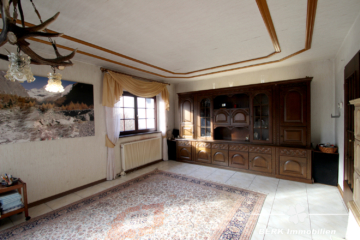 BERK Immobilien – Geräumige DHH sucht Handwerker! – Familienobjekt mit Garage und großzügigem Garten - Wohnbereich (109865)