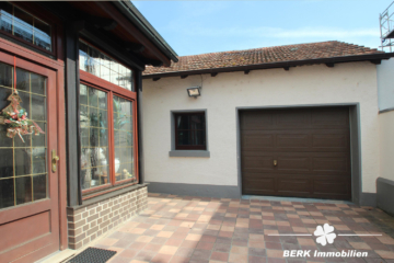 BERK Immobilien – Geräumige DHH sucht Handwerker! – Familienobjekt mit Garage und großzügigem Garten - Garage (109861)