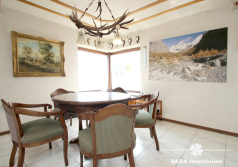 RESERVIERT – BERK Immobilien – Geräumige DHH sucht Handwerker! – Familienobjekt mit Garage und großzügigem Garten - Essbereich EG (117223)