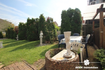 BERK Immobilien – Geräumige DHH sucht Handwerker! – Familienobjekt mit Garage und großzügigem Garten - Sitzecke (109881)