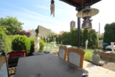 Terrasse - BERK Immobilien – Geräumige DHH sucht Handwerker! – Familienobjekt mit Garage und großzügigem Garten