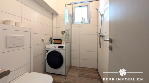 BERK Immobilien – Modernisiertes Wohn- und Geschäftshaus mit Mieteinnahmen und Entwicklungspotenzial - Badezimmer EG (126917)