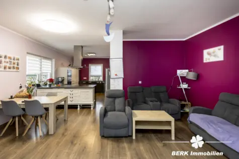BERK Immobilien – Freistehendes Einfamilienhaus mit Wallbox, PV und gepflegtem Zustand - Wohnen (131249)