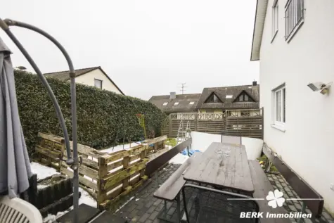 BERK Immobilien – Freistehendes Einfamilienhaus mit Wallbox, PV und gepflegtem Zustand - Terrasse (131260)