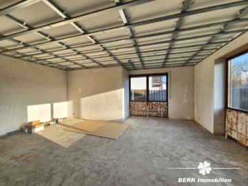 BERK Immobilien – großzügiges Einfamilienhaus in bevorzugter Lage von Stockstadt - Wohn-/Essbereich (110745)