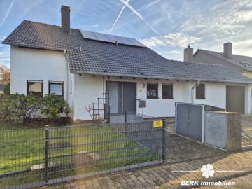 BERK Immobilien – großzügiges Einfamilienhaus in bevorzugter Lage von Stockstadt - Straßenansicht (110735)