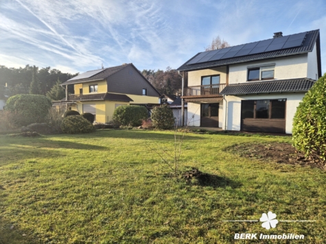 *VERKAUFT* BERK Immobilien – großzügiges Einfamilienhaus in bevorzugter Lage von Stockstadt - Rückansicht/Garten (118783)
