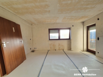 BERK Immobilien – großzügiges Einfamilienhaus in bevorzugter Lage von Stockstadt - Schlafzimmer OG (110751)