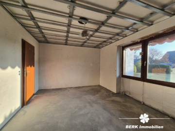 BERK Immobilien – großzügiges Einfamilienhaus in bevorzugter Lage von Stockstadt - Schlafzimmer EG (110746)