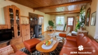 Wohnbereich KI Bearbeitet - BERK Immobilien – Charmantes Einfamilienhaus mit idyllischem Garten in Wörth am Main