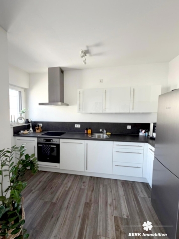 BERK Immobilien – Singlewohnung mit Balkon in ruhiger Innenstadtlage - Küche (122923)